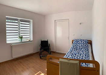 reclama fatada magazin alimentar